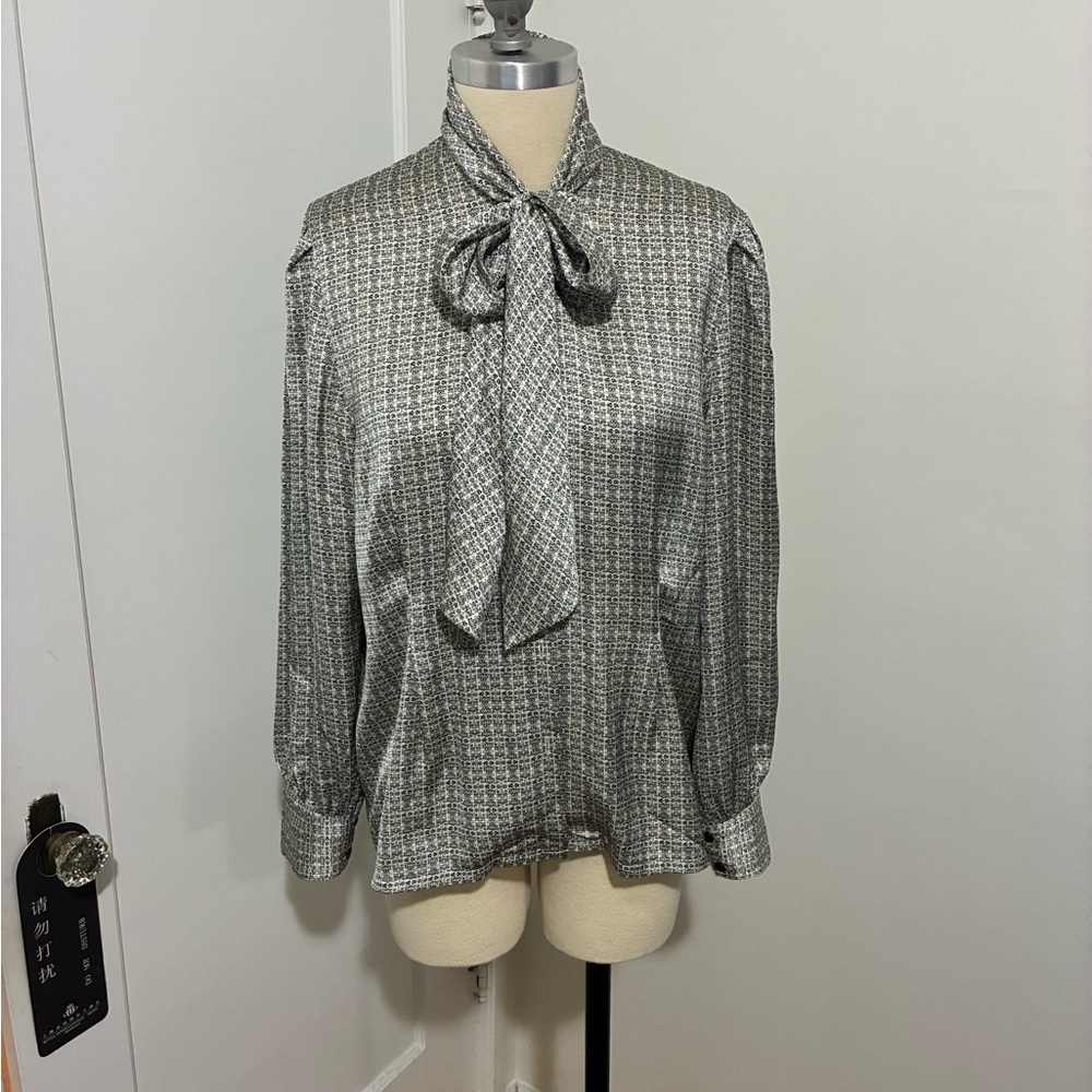 Vintage tie neck Blouse
